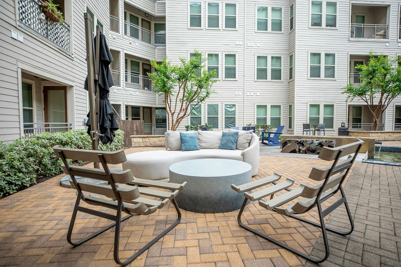 Courtyard table and chairs in courtyard