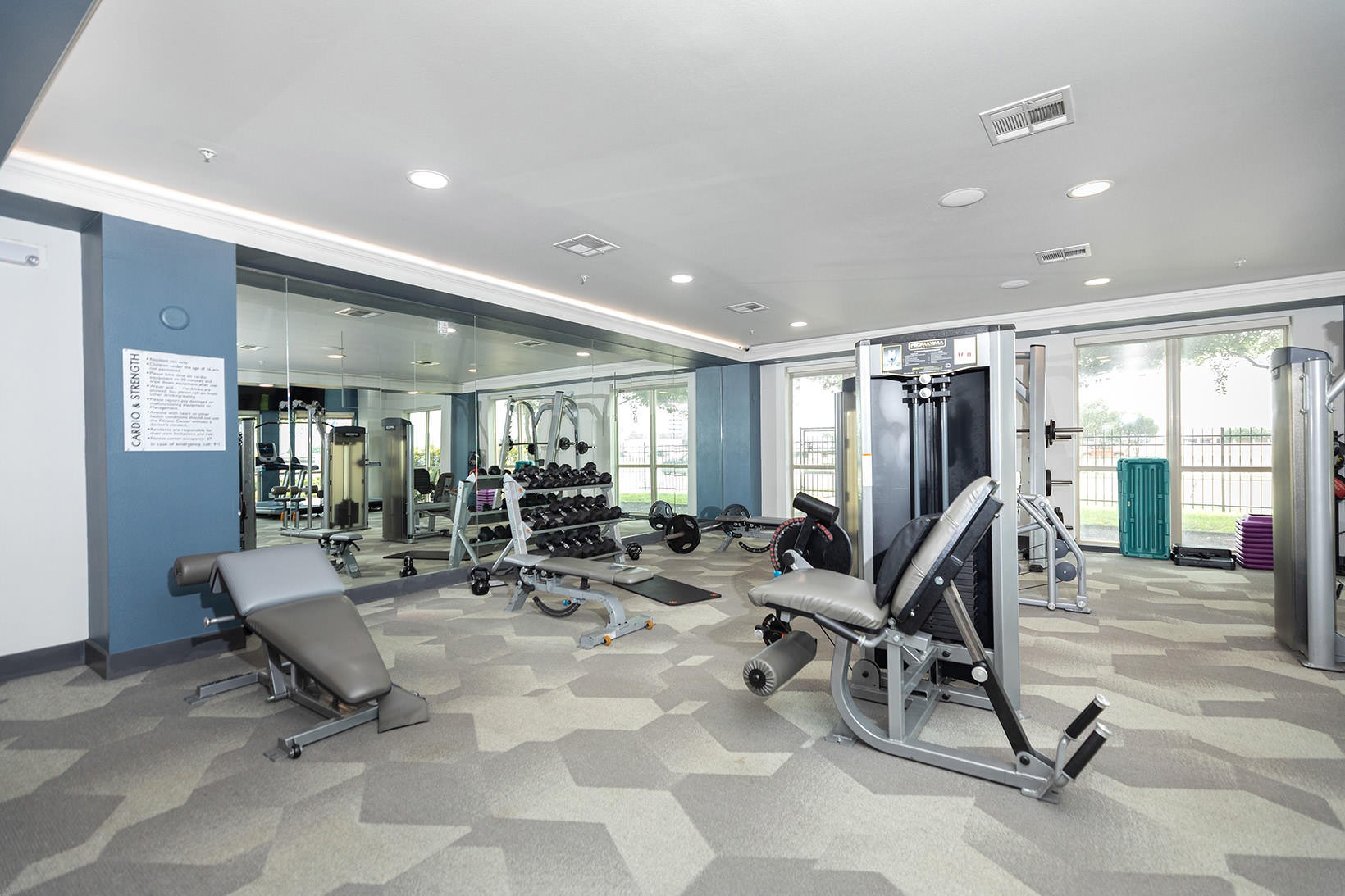 Gym gym with ample lighting