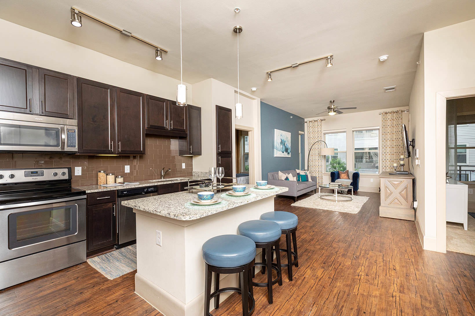 Kitchen kitchen island with stools